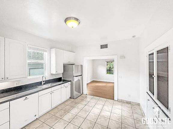 5th image of 4329 Cleveland Ave #0