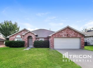 821 Passive Dr, Cedar Hill, TX 75104