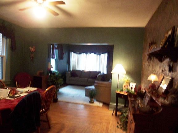 609 Side dining Room into Living Room