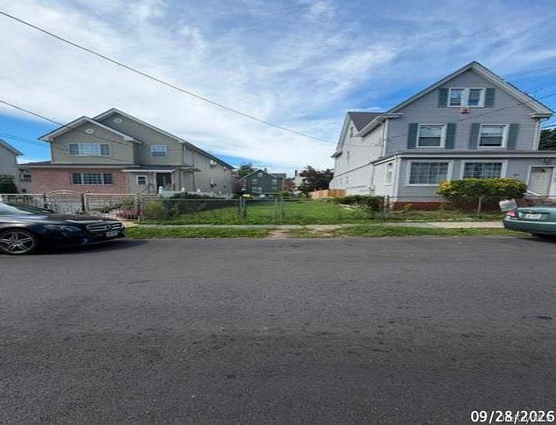 1st image of 404 S 1st Avenue