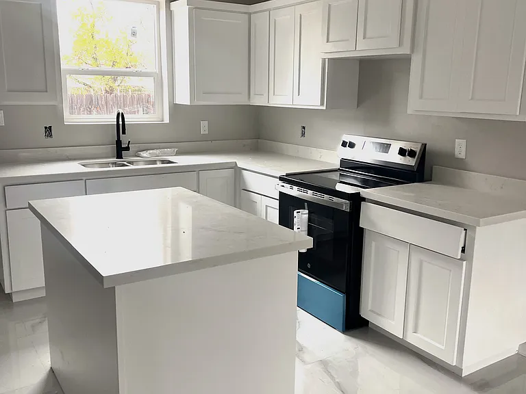 1300 Hummingbird Ct #6 — Photo 4