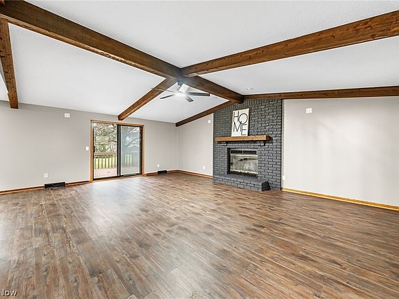 2nd image of 3845 Oakridge Dr NE