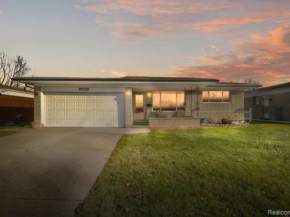 35220 Eden Park Dr, Sterling Heights, MI 48312