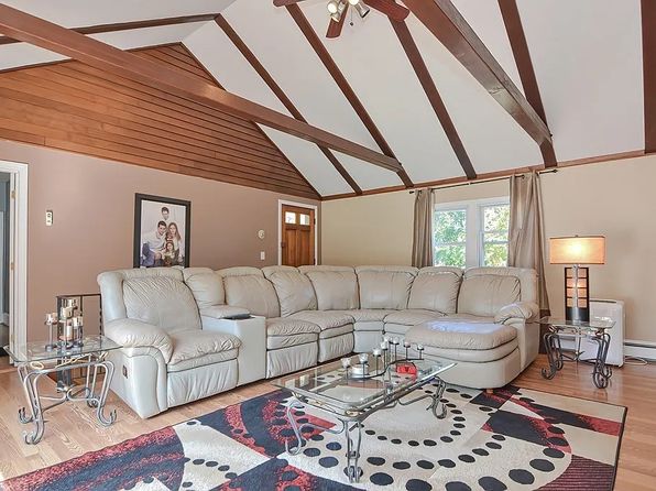 90 Irving St #A, Millis, MA 02054