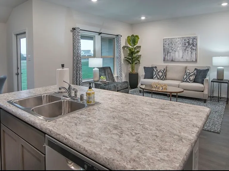 1013 Whispering Oak Dr — Photo 4