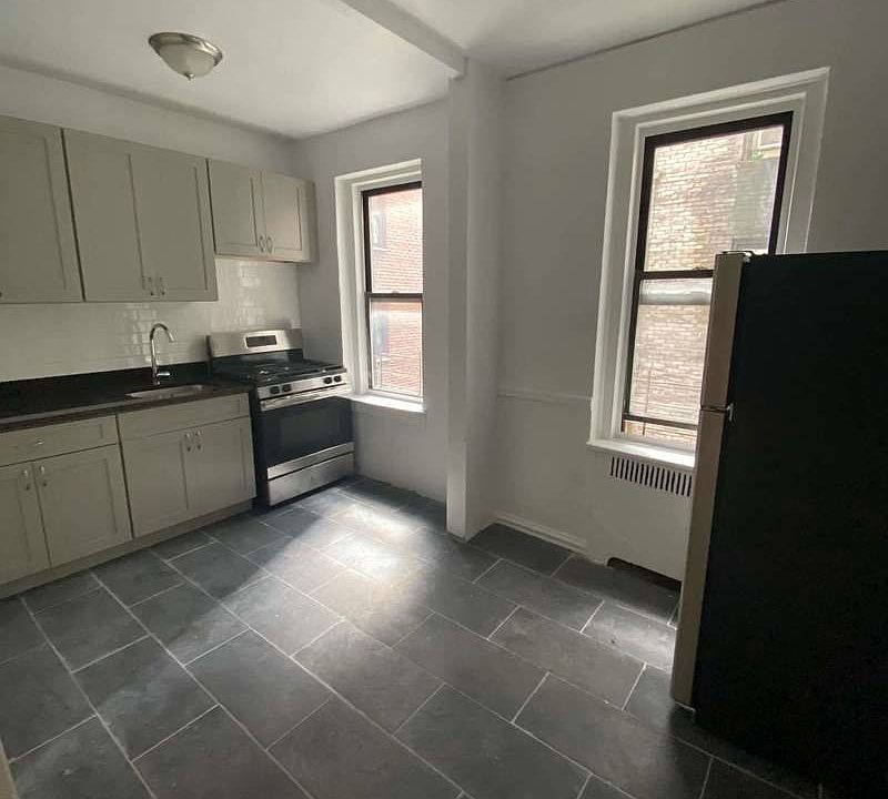 2nd image of 1755 Clay Ave APT 2F
