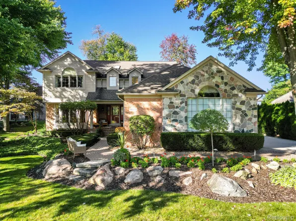 14165 Bournemuth Dr, Shelby Township, MI 48315