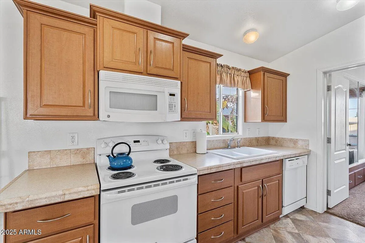 2 bed, 2.0 bath, 748 sqft, $1,500 — Photo 4