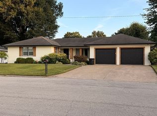 214 E Black St, Marshall, MO 65340