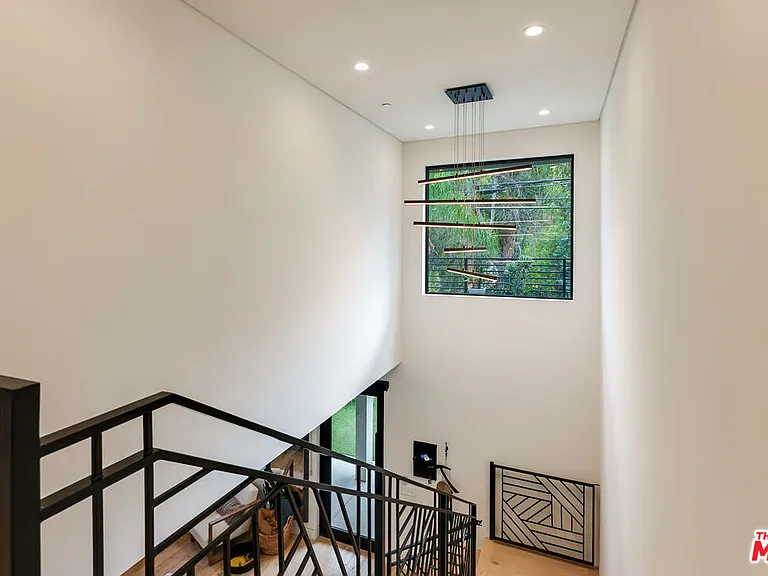 18589 Linnet St — Photo 15