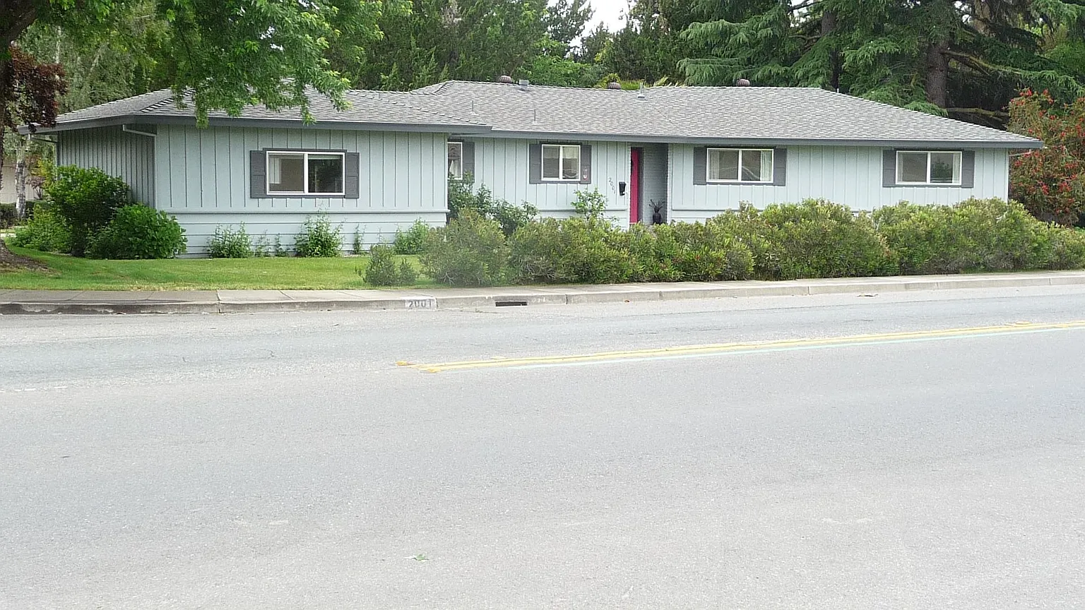 2001 Sycamore St photo 1