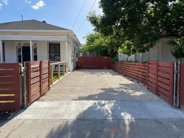 1123 S Hackberry St — Photo 5