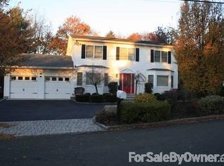 11 Drohan St, Huntington, NY 11743
