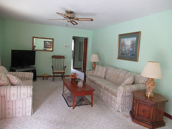 3rd image of 614 E Lawn Ave