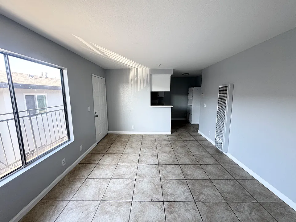 12919 Doty Ave #3