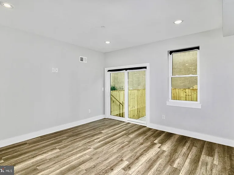 Brand New Luxury Apartments — Photo 14