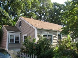 84 Rounds Ave, Riverside, RI 02915