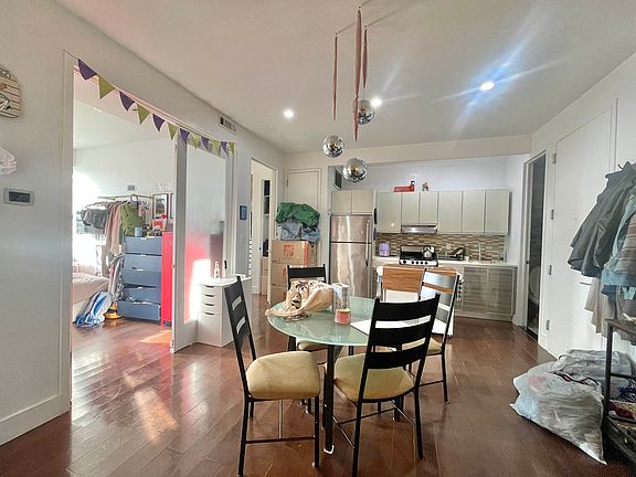 3rd image of 204 Starr St #2FF