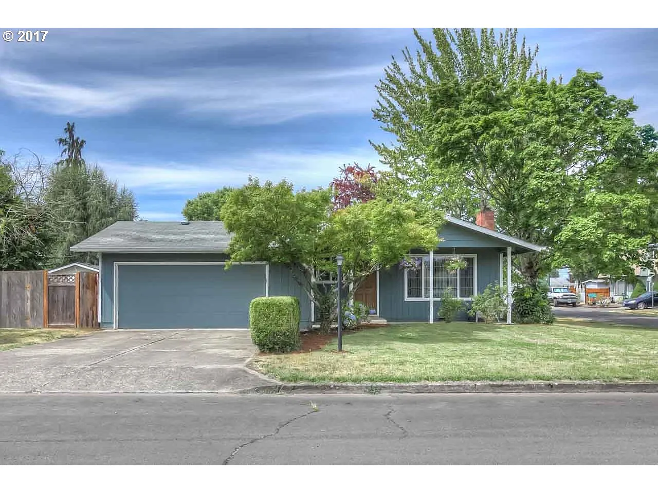 577 46th Ave NE photo 1