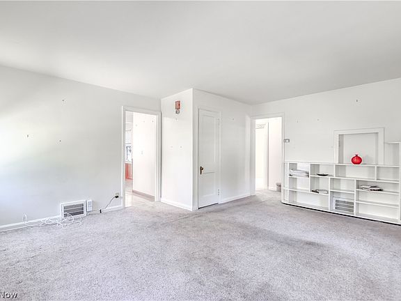 4th image of 7347 Case Ave