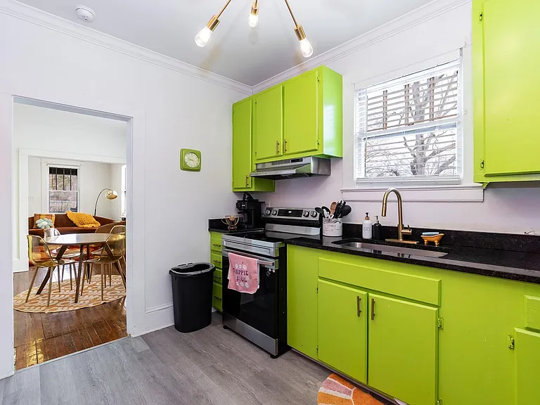 514 E Umstead St — Photo 17