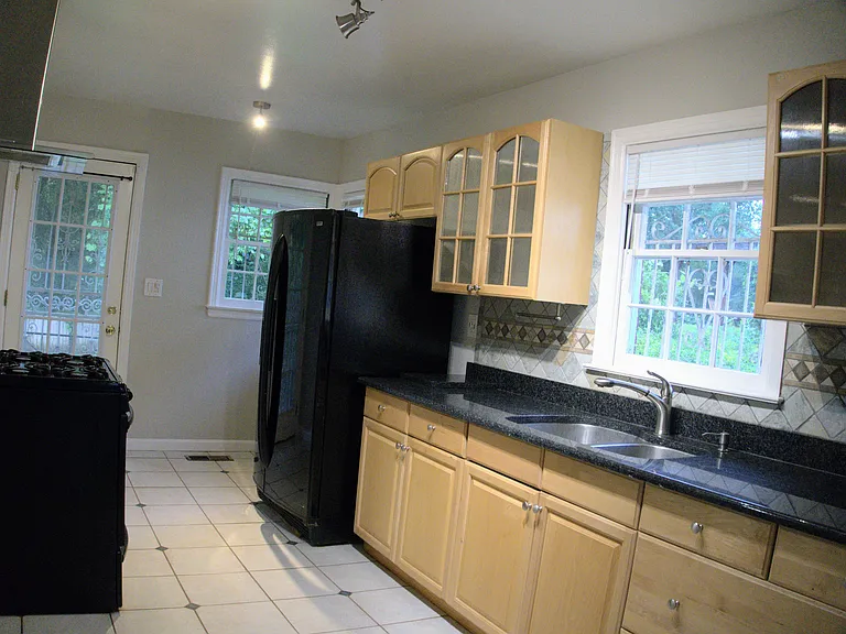 811 Gertrude Pl NW — Photo 3