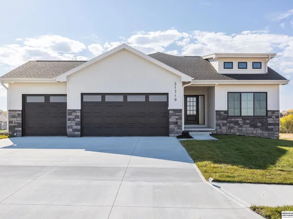 12612 77th St, Papillion, NE 68046