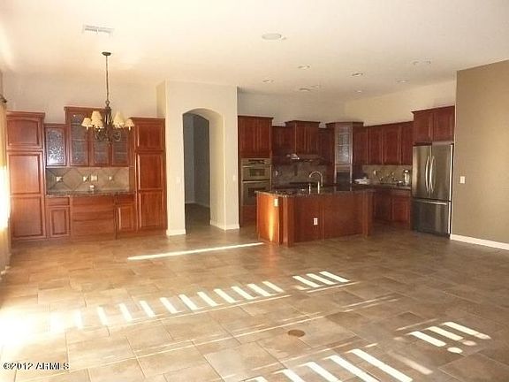 3rd image of 3010 N Summer Ln