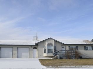 908 2nd St SE, Stanley, ND 58784