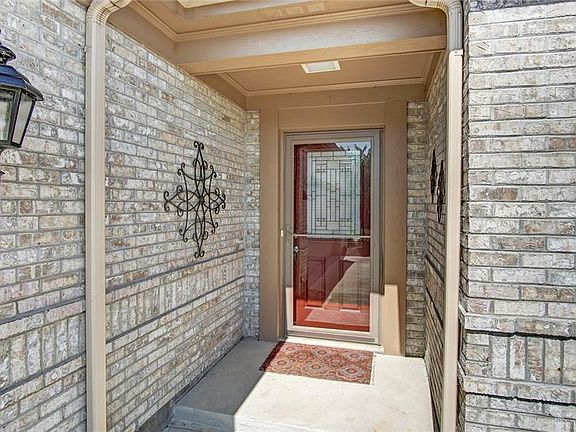 3rd image of 6862 Lorien Woods Dr