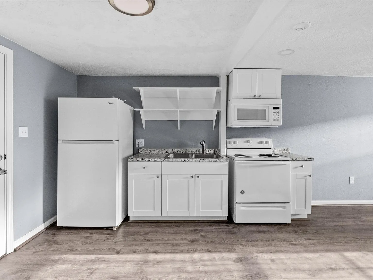 2 bed, 1.0 bath, 1230 sqft, $1,000 — Photo 4