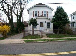 96 Charles St, Floral Park, NY 11001