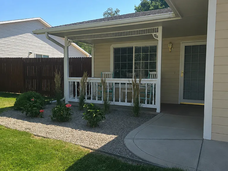 512 April Ln #B — Photo 2