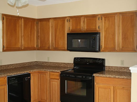 4th image of 909 Todd Ln