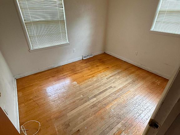 4th image of 3325 Stonehaven Dr