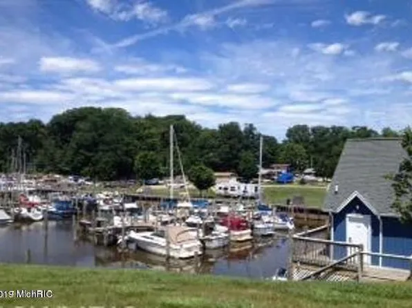 40 N Bailey Ave, South Haven, MI 49090