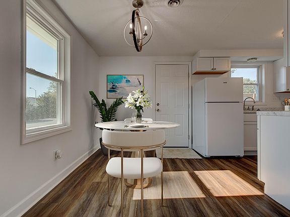 5th image of 305 Sandwood Pl