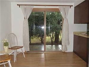 5th image of 801 Charlesgate Cir