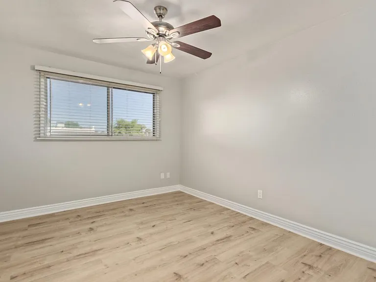 5885 E Thomas Rd — Photo 27