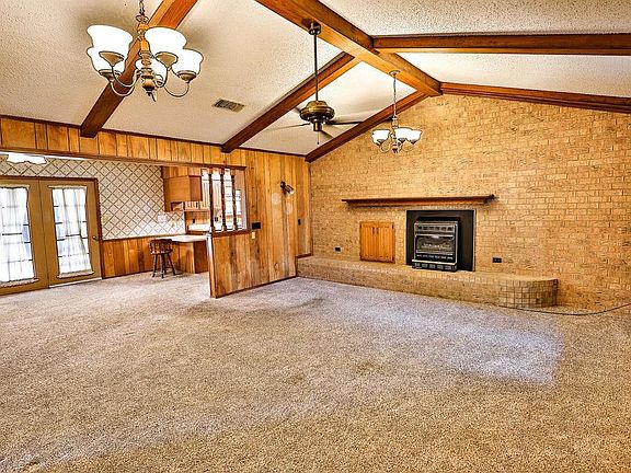 5th image of 601 Tanglewood Ln