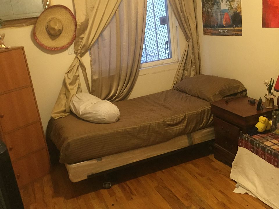 2nd image of 8827 197th St