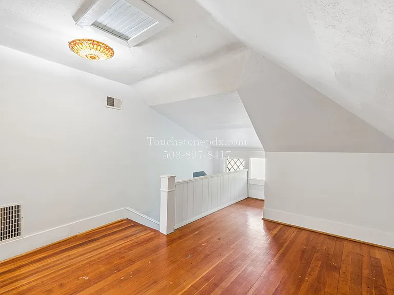 4315-4317 N Gantenbein Ave — Photo 20