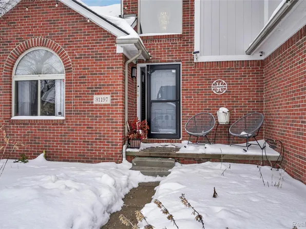 31197 Jaguar Dr, New Baltimore, MI 48047