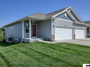 5400 Grand Oaks Pl, Lincoln, NE 68516