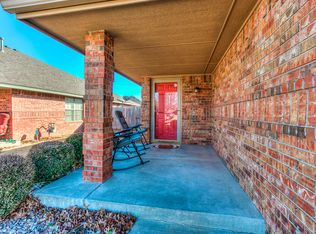 912 SW 35th St, Moore, OK 73160