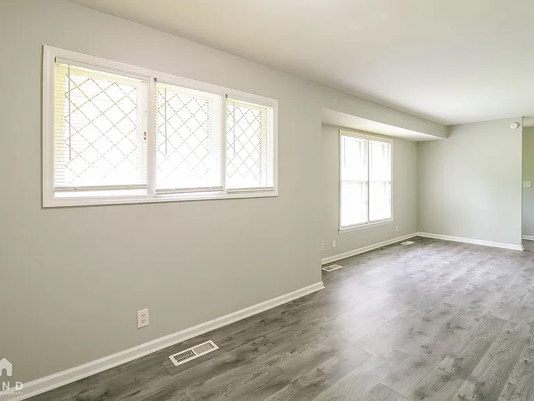 6220 Leslie Dr — Photo 9