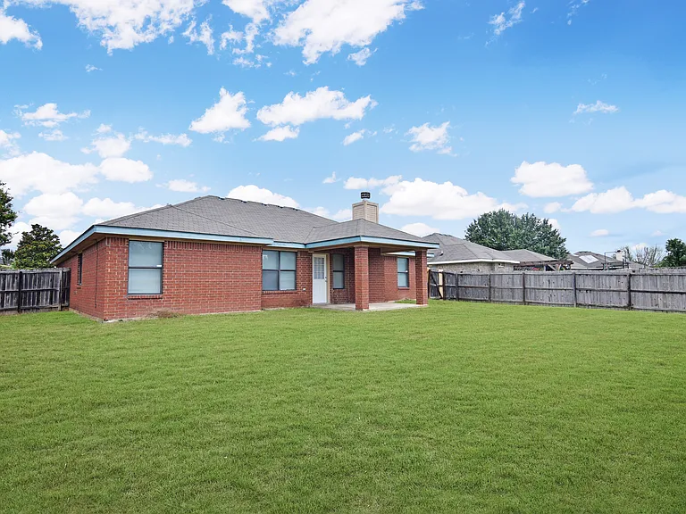 2905 Lindsey Dr — Photo 17