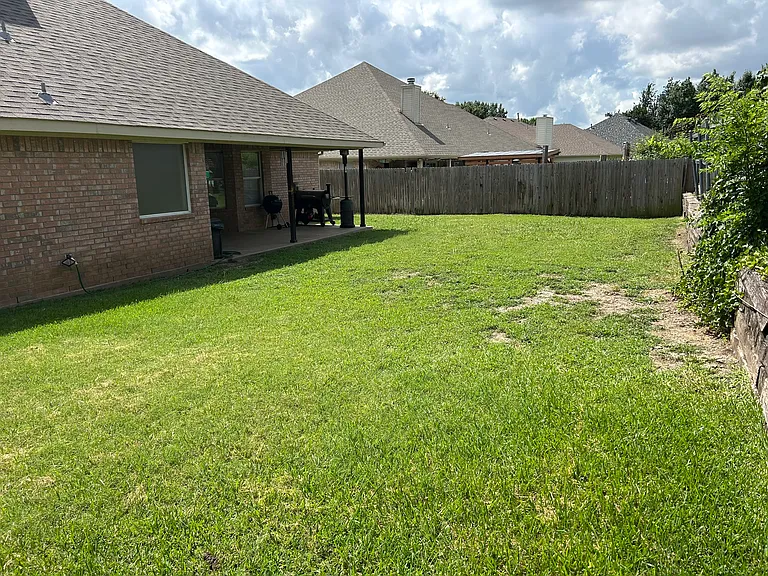 1801 Meadow Crest Ln — Photo 12