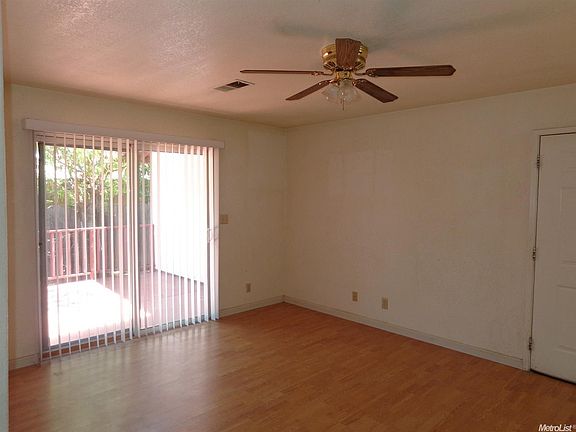 5th image of 2907 Ross Ave