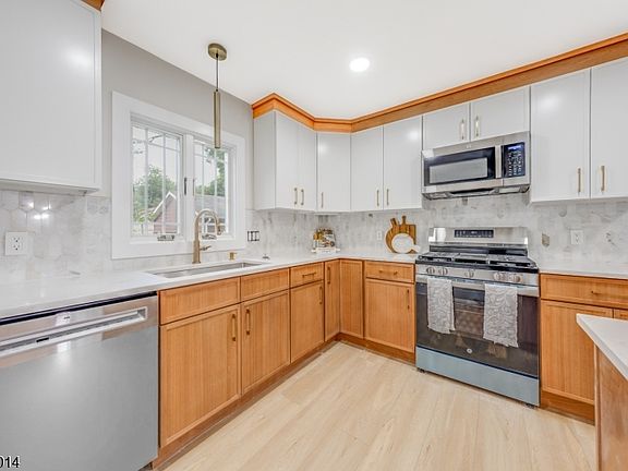 4th image of 36 Minton Ave